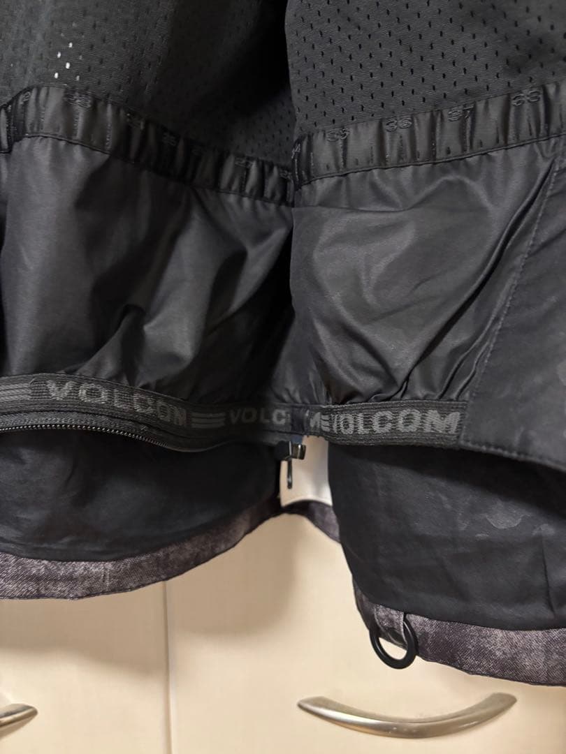 VOLCOM ボルコム Sサイズ グレー迷彩