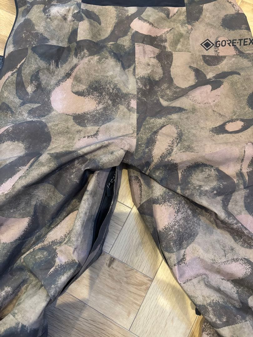 バートン　ak キミー　ビブパンツ　 ゴアテックス　レディース　XSサイズ 美品
