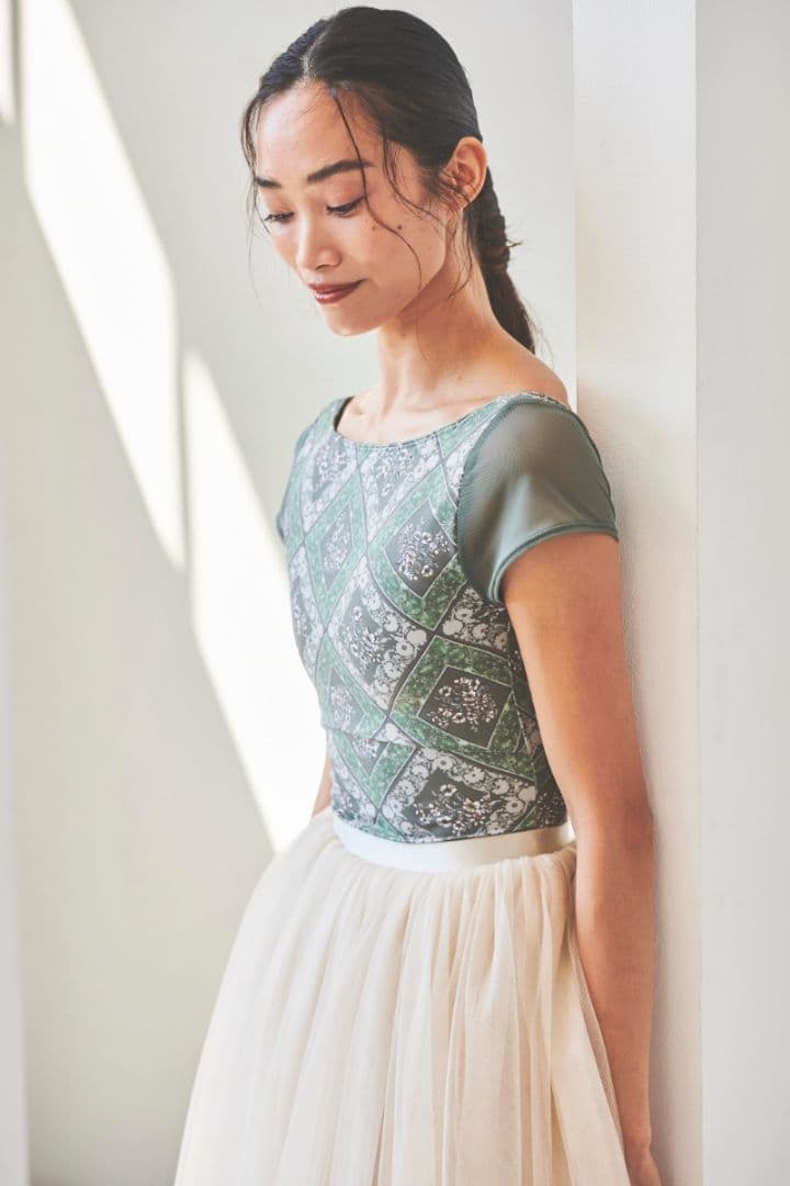 stina　スティナ　Mサイズ　半袖　キャプスリーブ　タイプP　花柄　中古美品