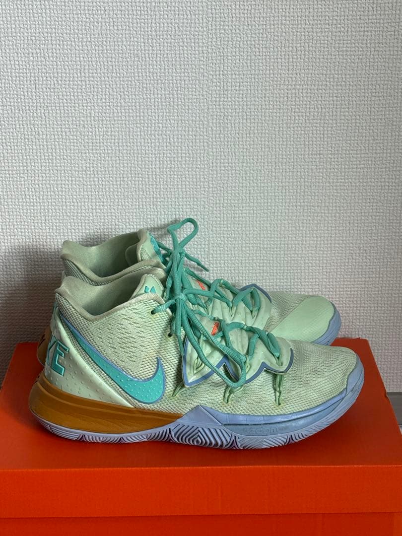 NIKE カイリー5スポンジボブ イカルド