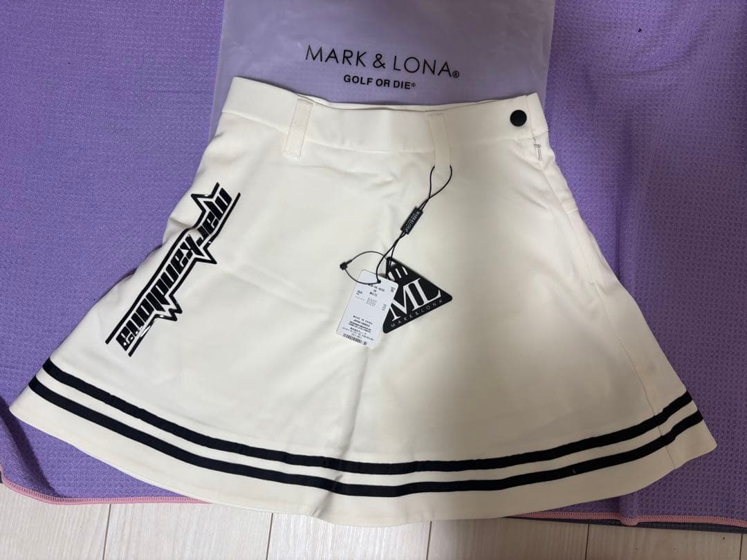 新品未使用タグ付　MARK&LONA ホワイト ゴルフスカート