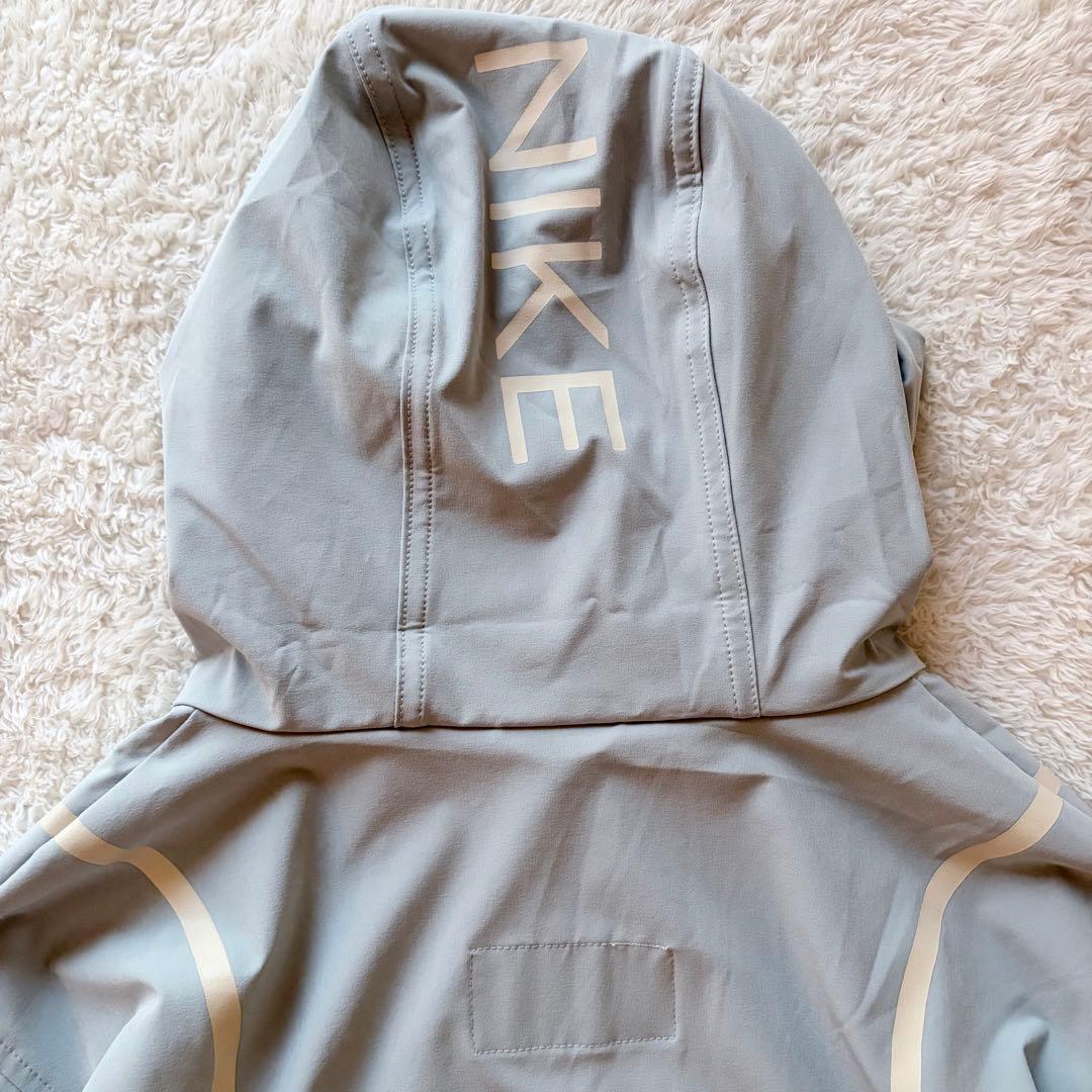 NIKE フード付きライトグレーウィンドブレーカー　XL