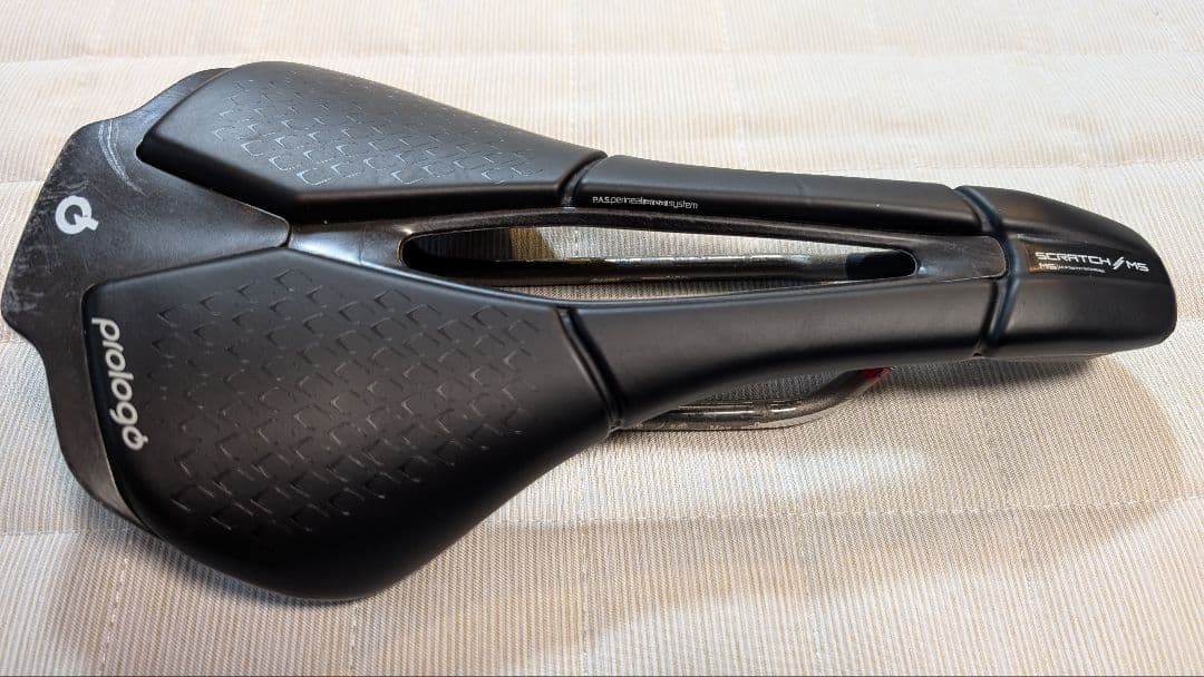 Prologo Scratch M5 pas Tirox サドル 140mm