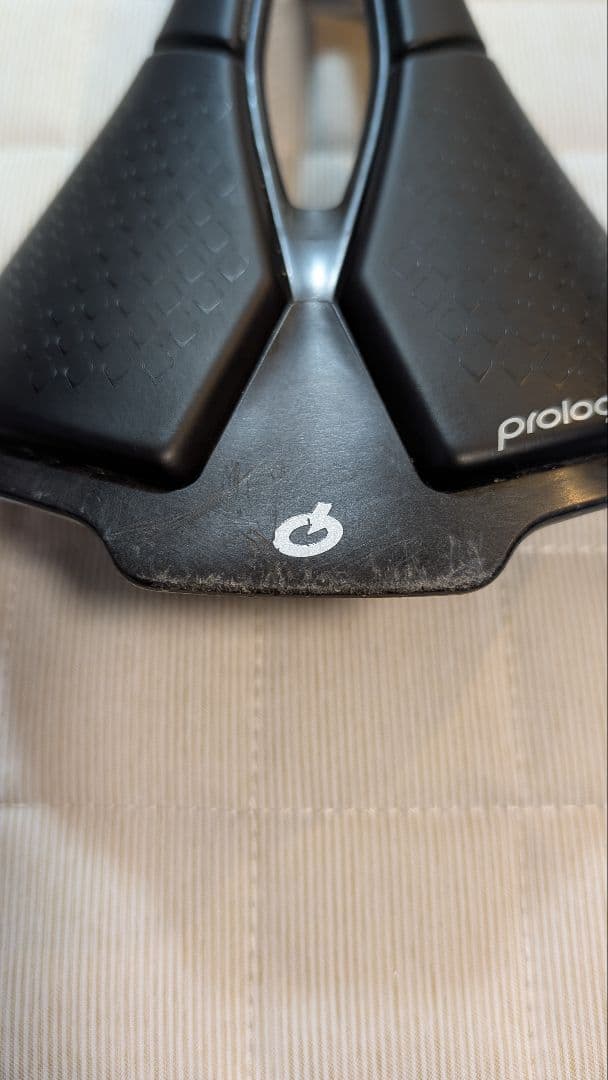 Prologo Scratch M5 pas Tirox サドル 140mm