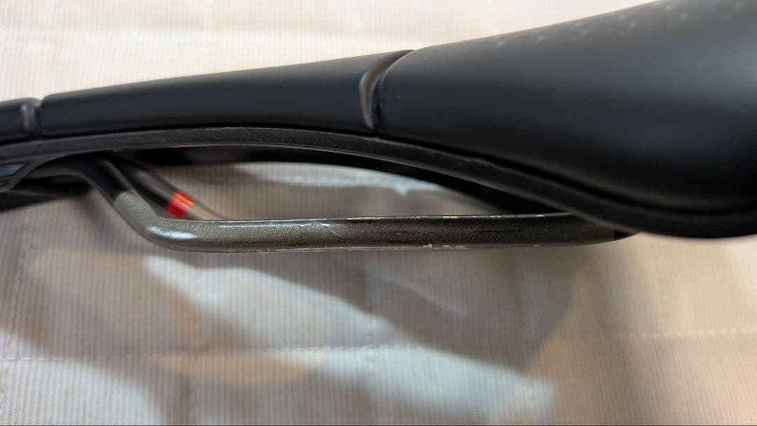Prologo Scratch M5 pas Tirox サドル 140mm