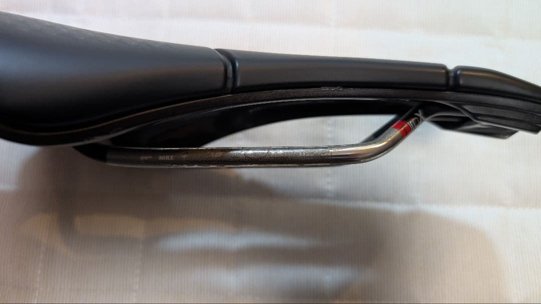 Prologo Scratch M5 pas Tirox サドル 140mm