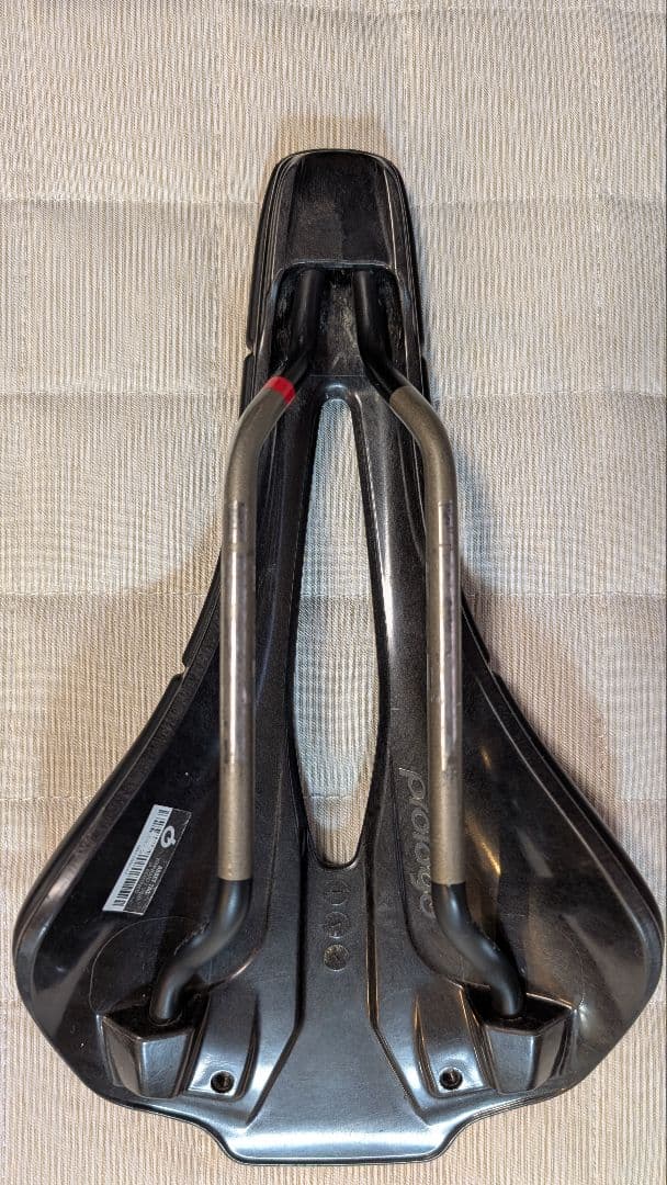 Prologo Scratch M5 pas Tirox サドル 140mm