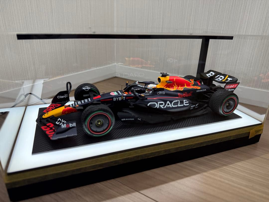 1/18 【スパーク】レッドブルRB18 2022日本GP LED照明ケース付