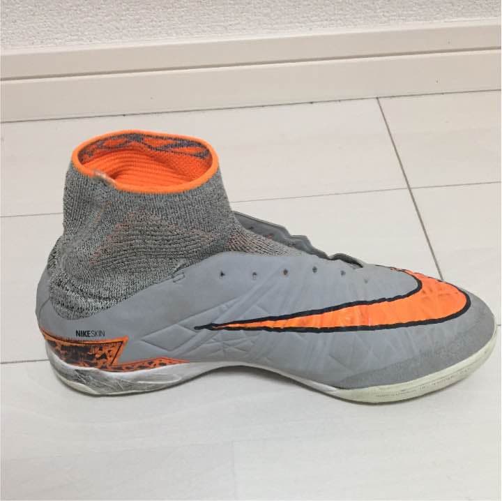 NIKE サッカートレシュー ハイカット