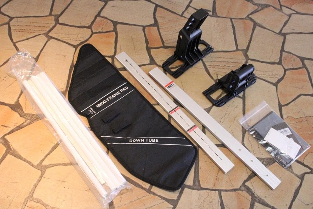 EVOC バイクトラベルバッグ レッド 美品 付属品完備 1回使用