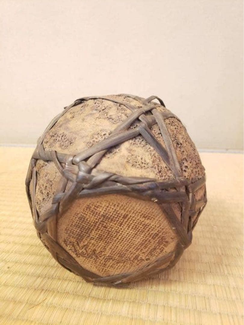吊り下げ式土製花器　落款有り　高さ約70センチ