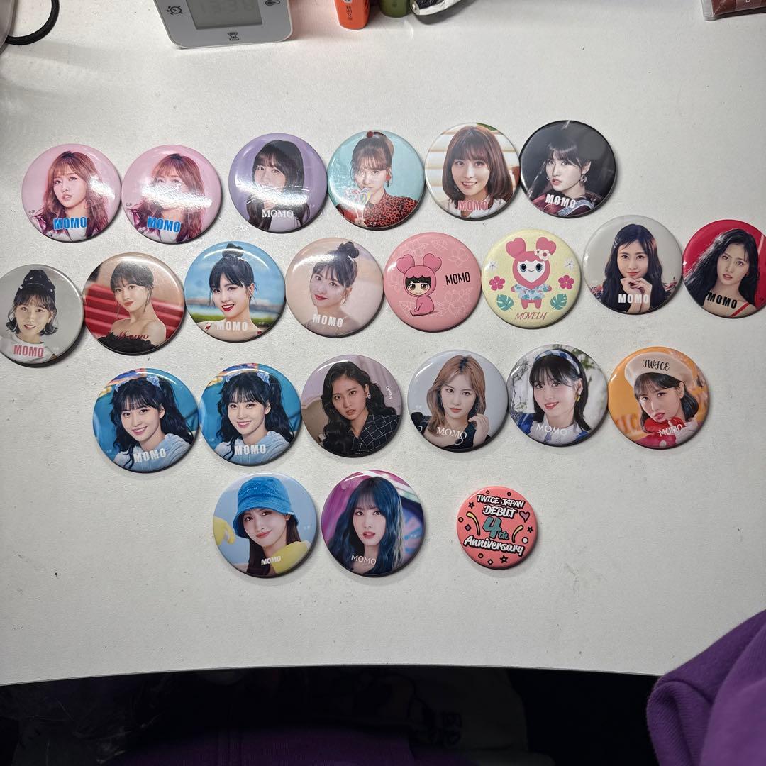 twice モモ 缶バッジ