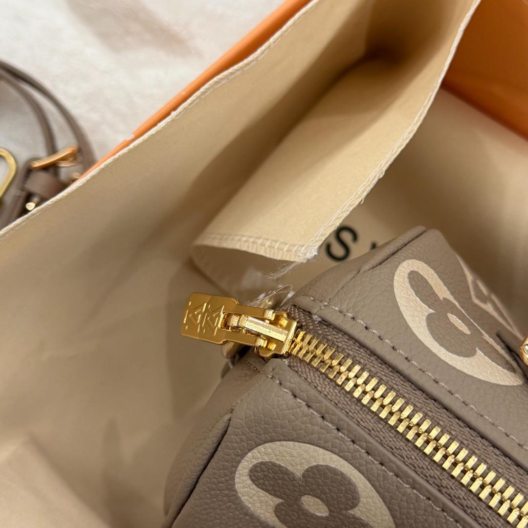 トゥルトレールグレー クリーム ゴールド金具 チェーンショルダー