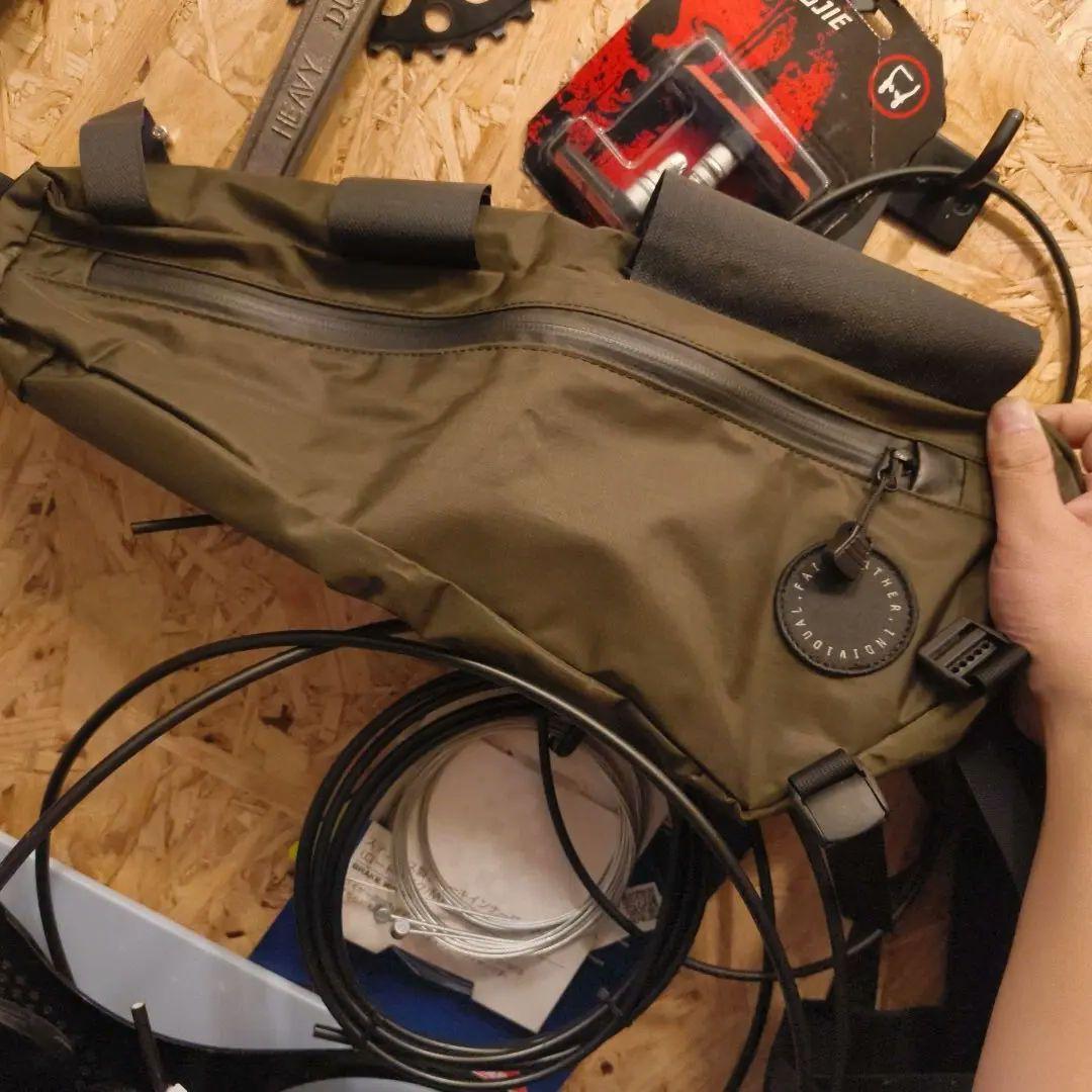 フェアウェザー　FAIRWEATHER half frame bag