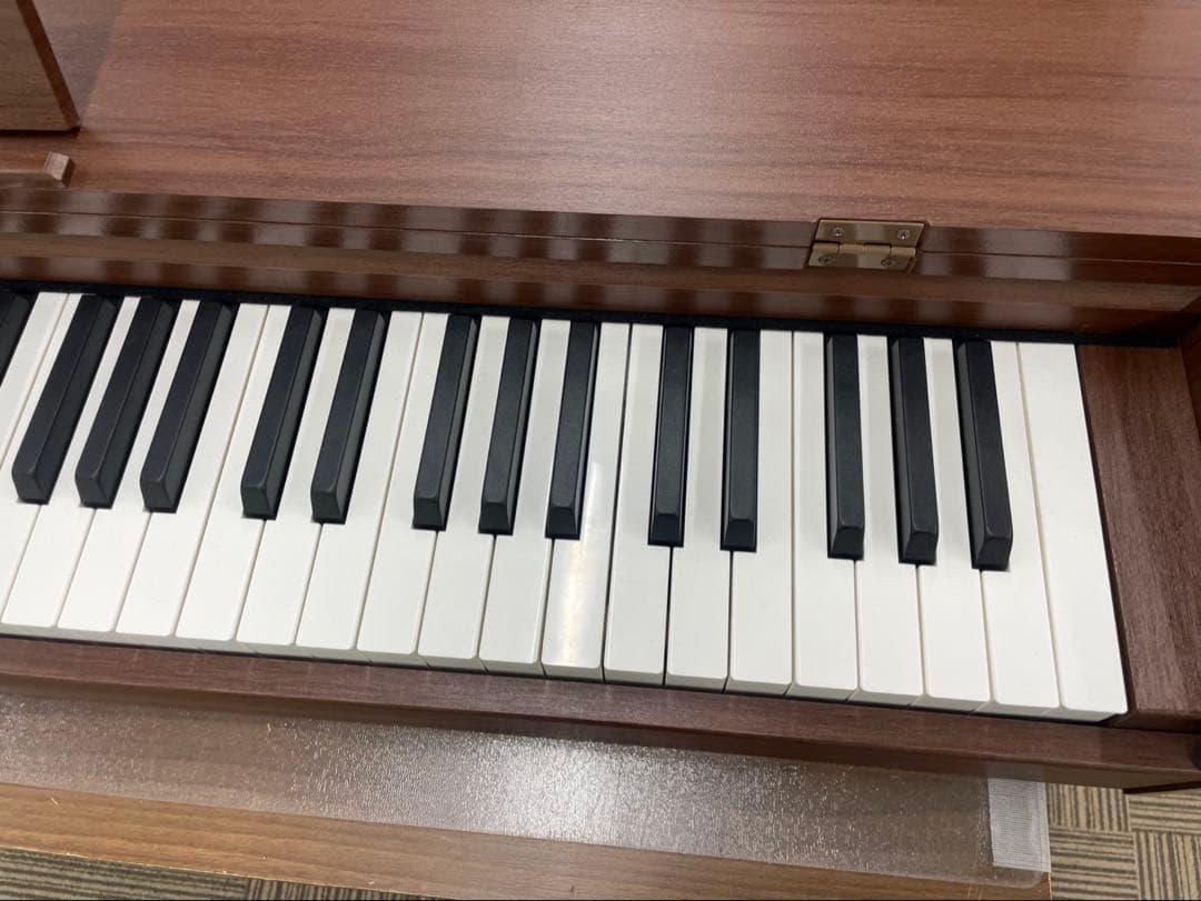 電子ピアノ88鍵盤　ハンマーアクション鍵盤　３本ペダル　マホガニー
