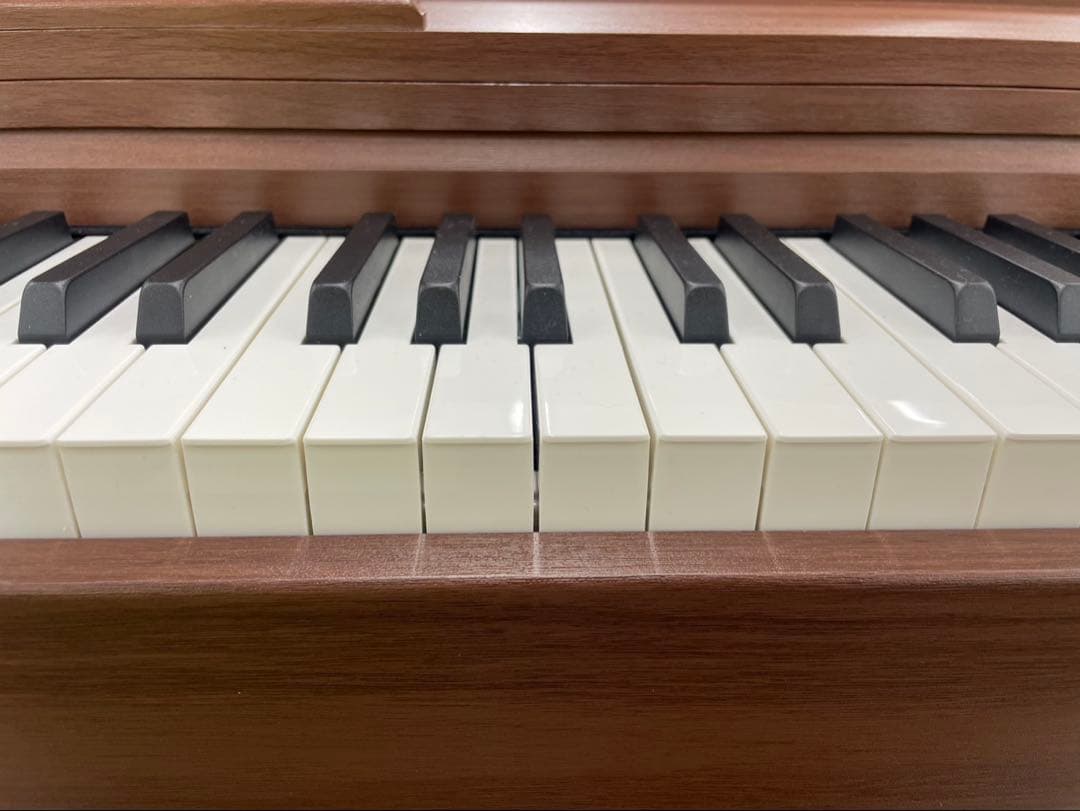 電子ピアノ88鍵盤　ハンマーアクション鍵盤　３本ペダル　マホガニー
