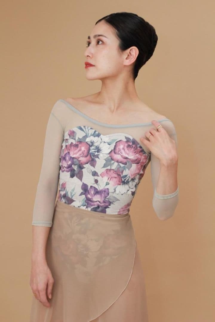 中古美品　UNOA Tail skirt Shiny almond pink