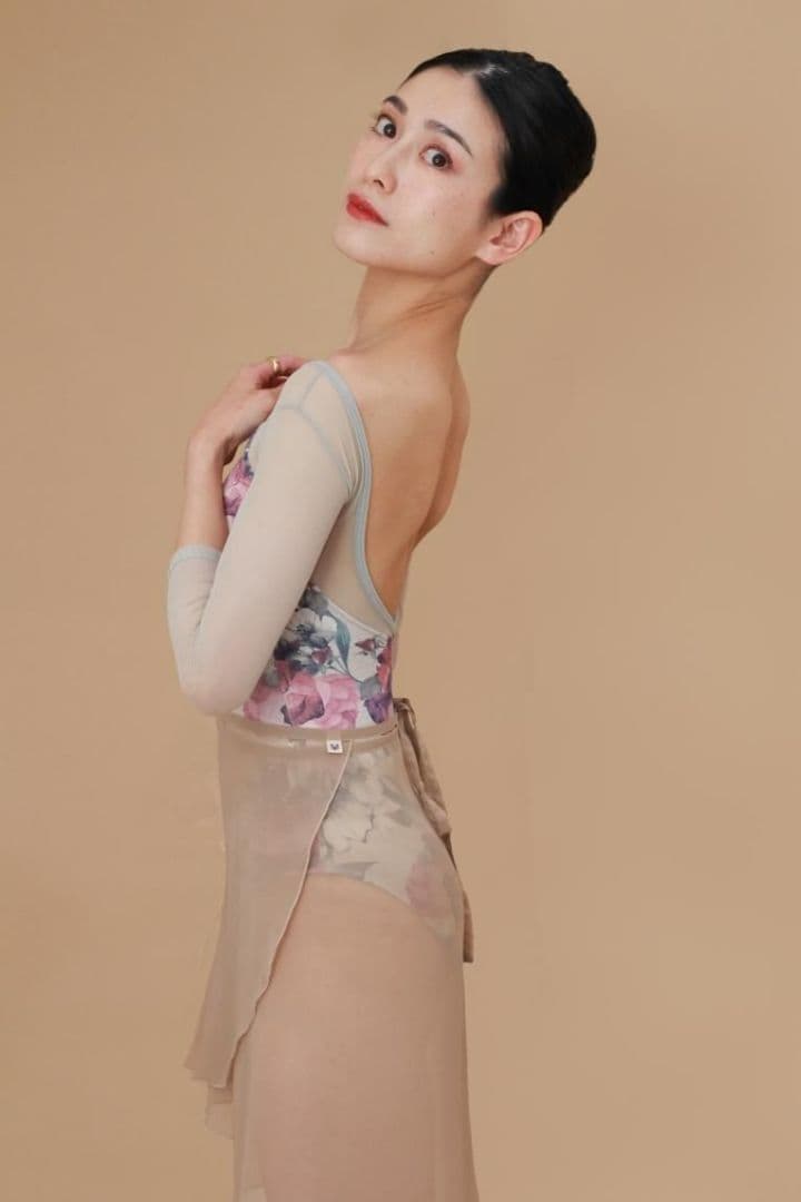 中古美品　UNOA Tail skirt Shiny almond pink