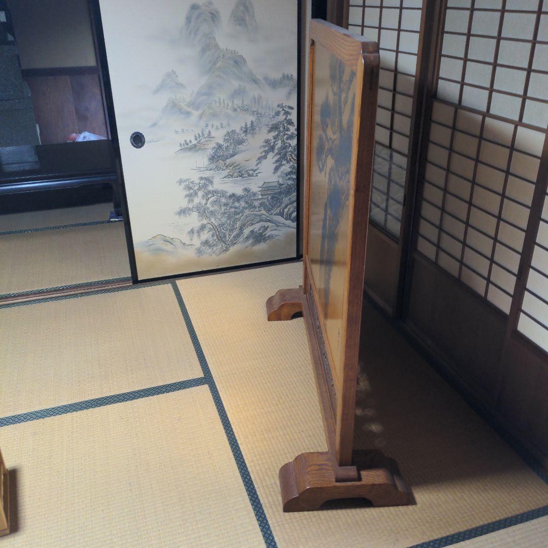 松の絵画付き金の衝立