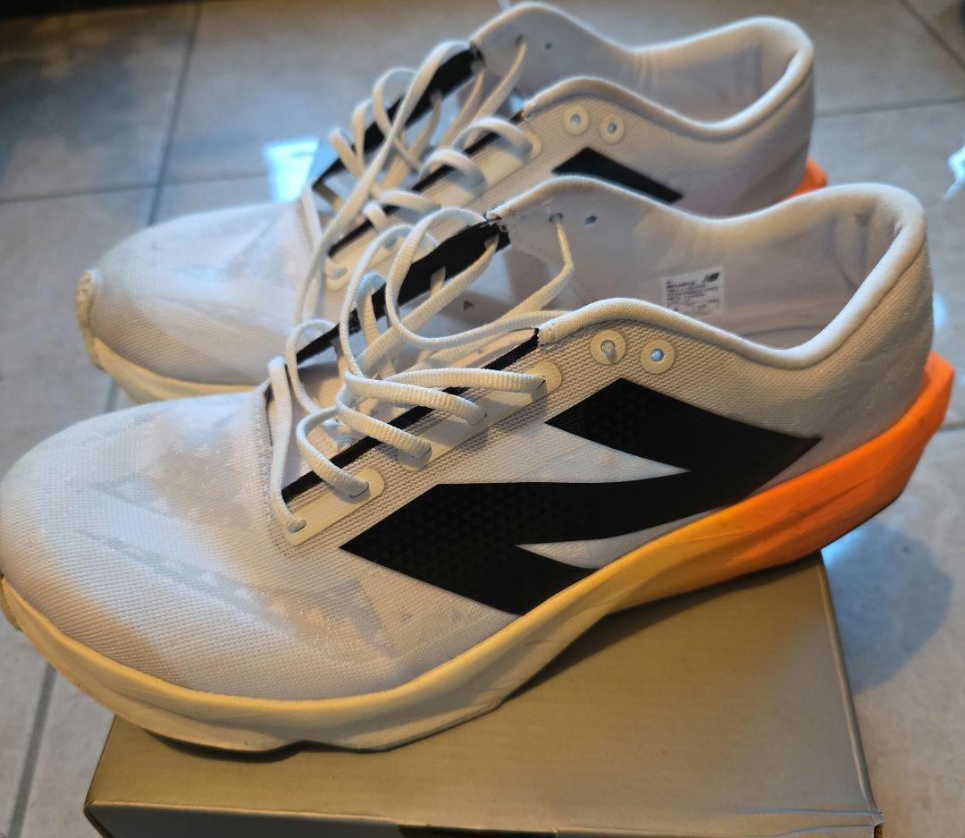 New Balance FuelCell ランニングシューズ ホワイト/オレンジ