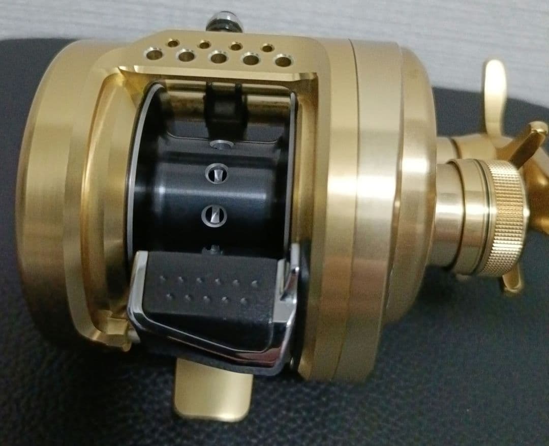 Shimano シマノ 15 カルカッタコンクエスト 200HG