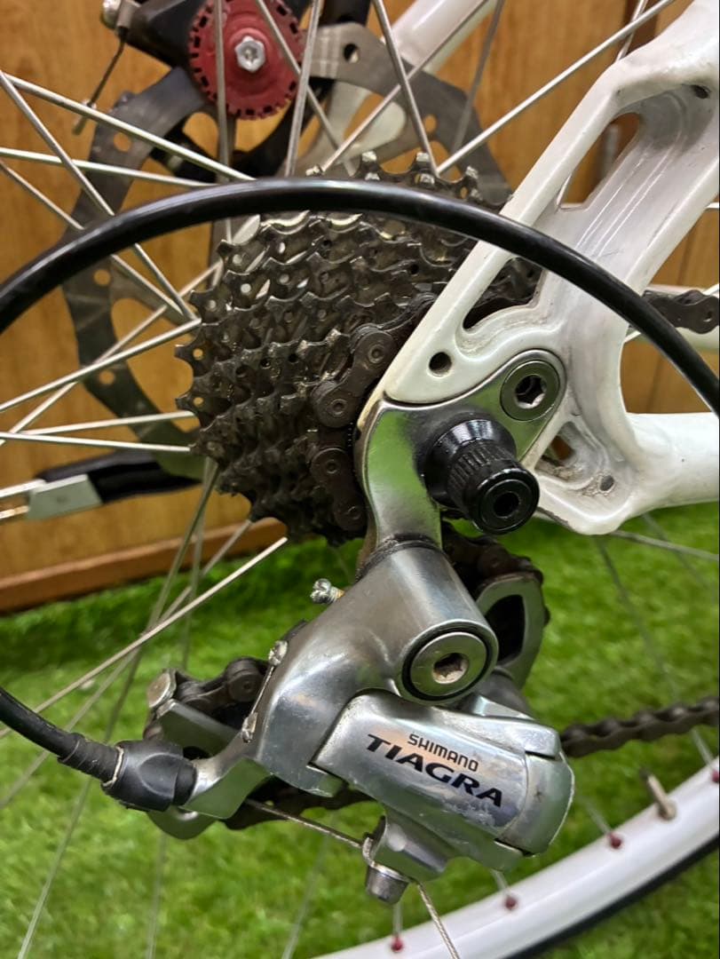 Bianchi ROMA クロスバイク700×28C18段変速 Tiagra搭載
