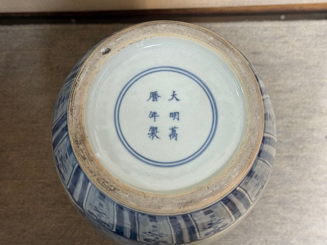 中国　染付　三国志人物図大瓶　大明万暦年製銘　高さ約54.4cm 260408