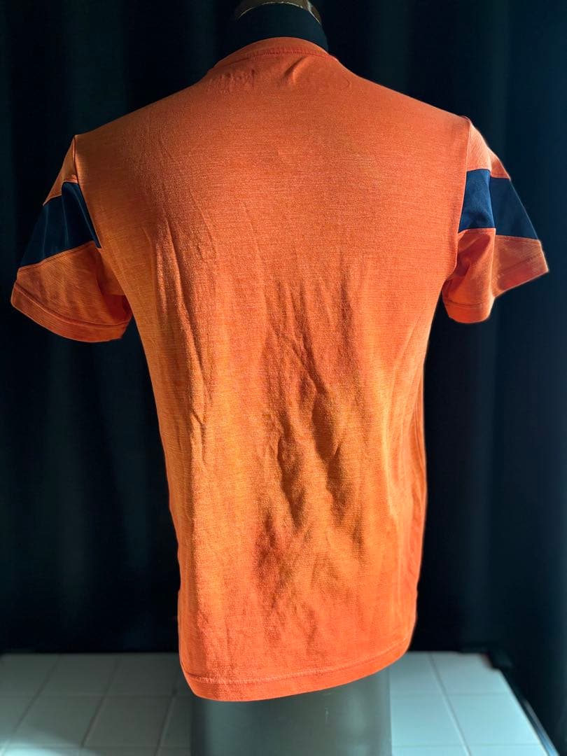 UA×法政大学“ORANGE“トレーニングシャツSMサイズ