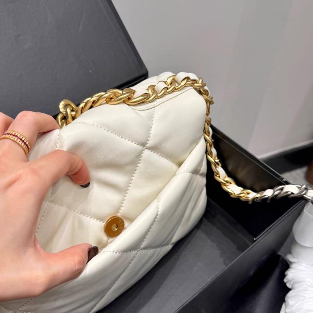 CHANEL 19bag ホワイト キルティング ショルダーバッグ
