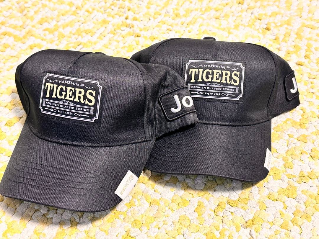 阪神タイガース甲子園100周年キャップ2個セットなど