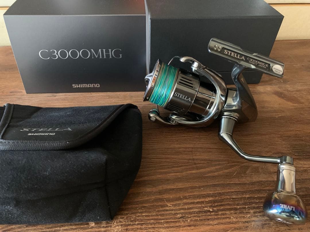 極美品 シマノ　22 ステラ　STELLA C3000MHG スピニングリール