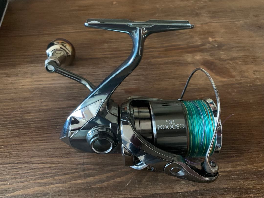 極美品 シマノ　22 ステラ　STELLA C3000MHG スピニングリール