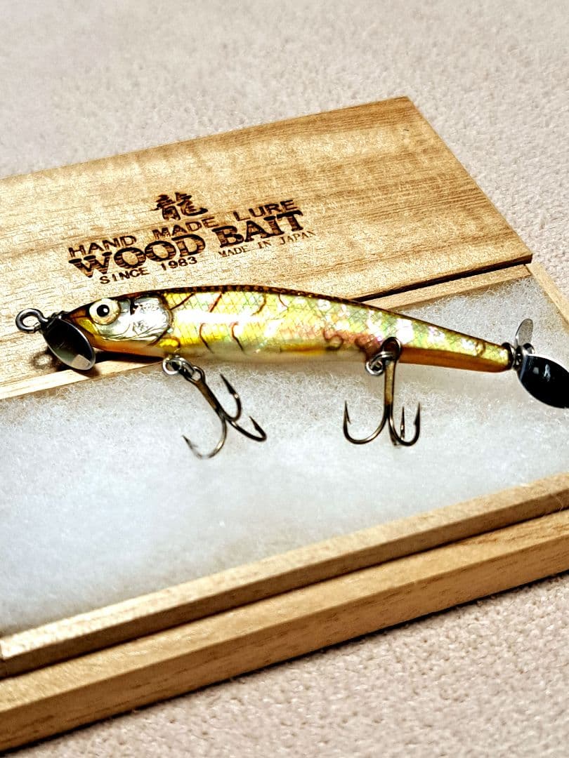 ハンドメイドミノー　ウッドベイトWOOD BAIT