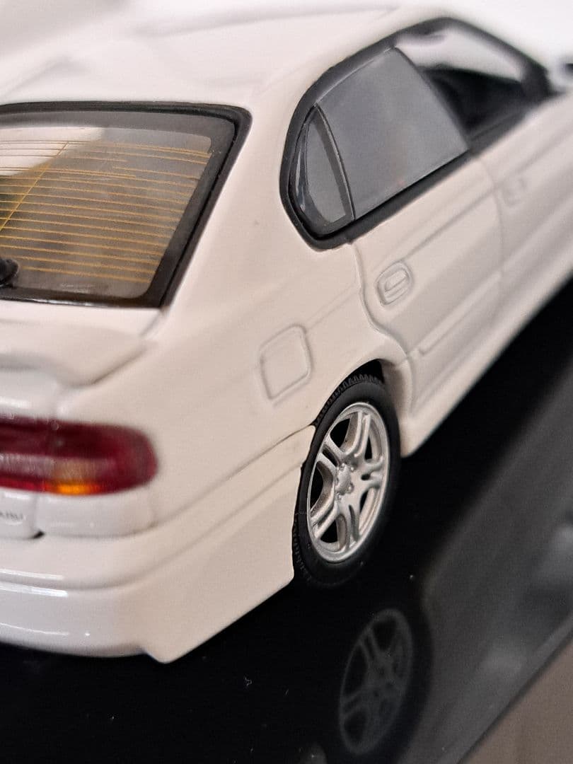 オートアート　スバル　レガシィ　B4 　1/43