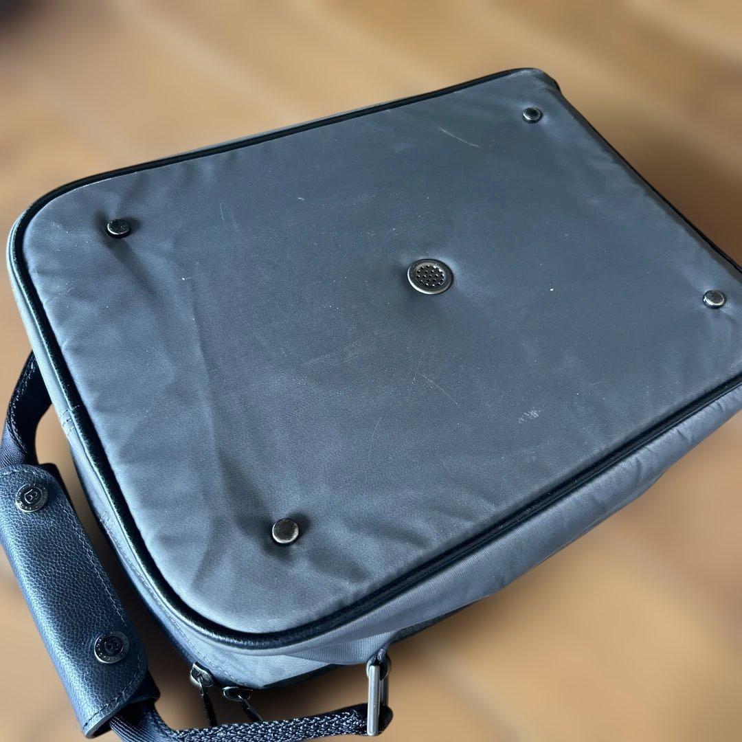 ベントレー　黒い皮革　シューズケースショルダーバッグ　キルティング
