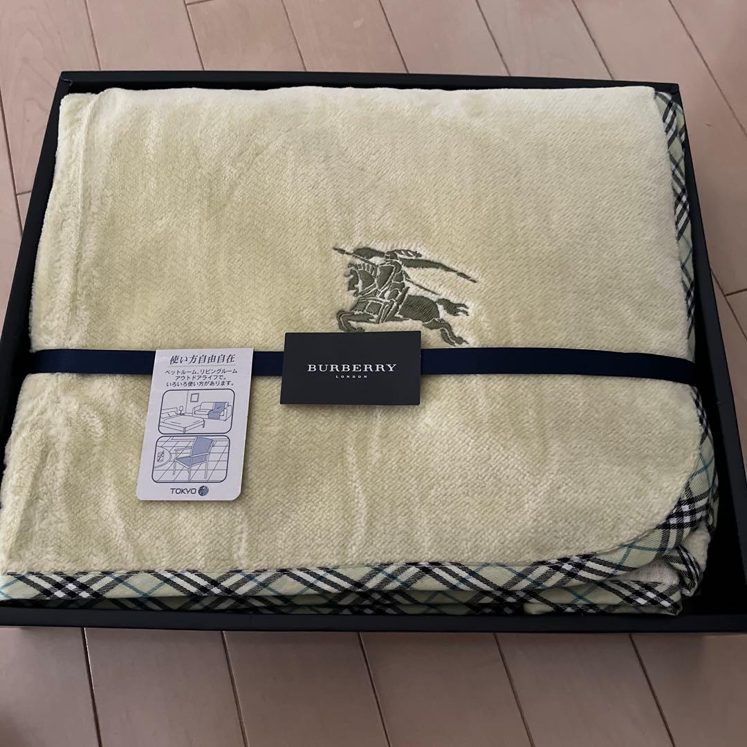 BURBERRYブラケットひざ掛けコットンブラン