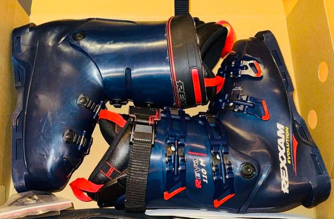 REXXAM REVO 110M レクザム　スキーブーツ　自動足幅調節機能