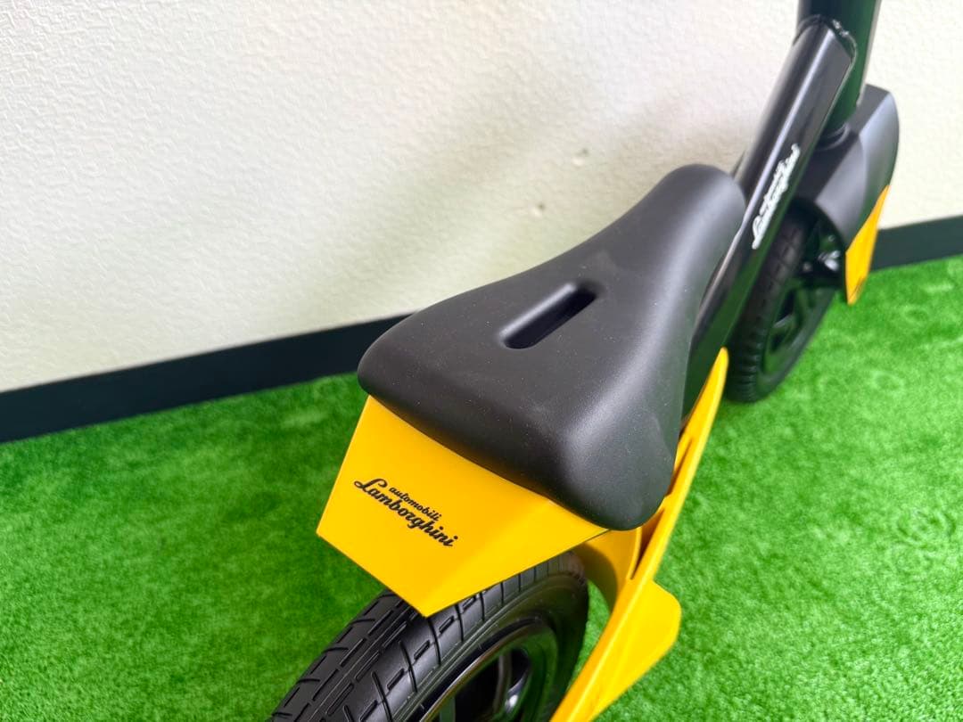 新品未使用Lamborghini バランスバイク ブラック・イエロ　ギフト箱付き