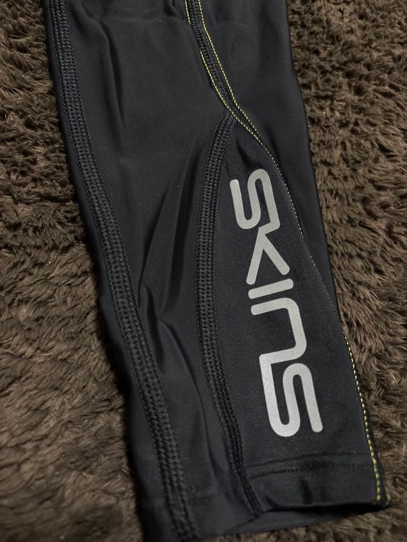 SKINS コンプレッションタイツ ブラック 新品タグ付き