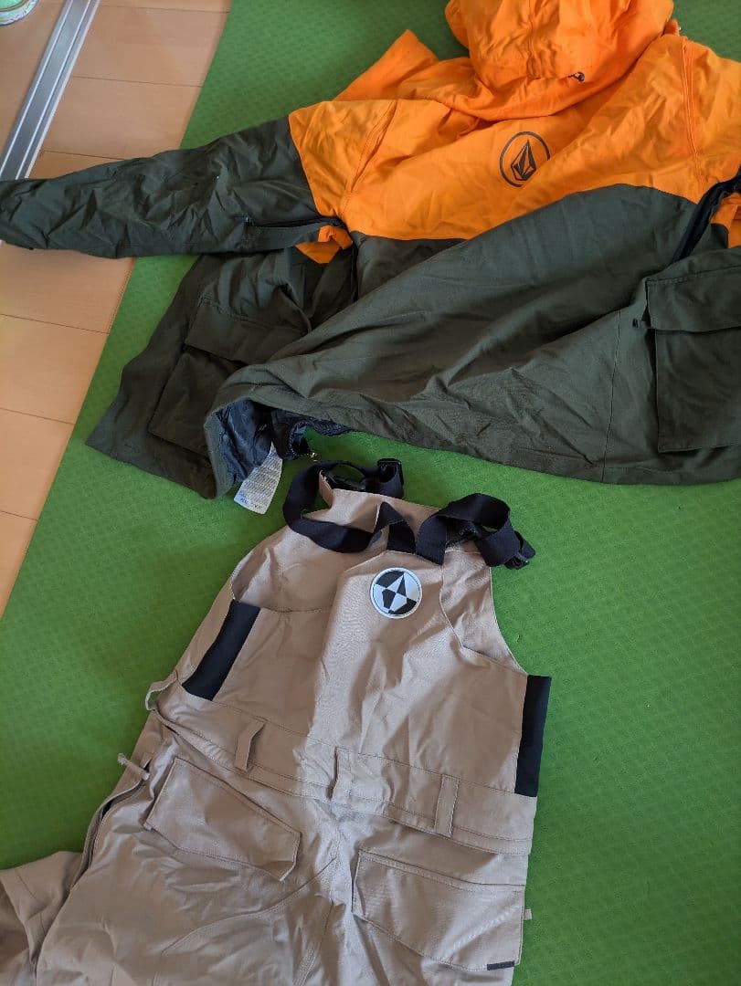 VOLCOM スノーボードウェア セットアップ+グローブ等おまけつき