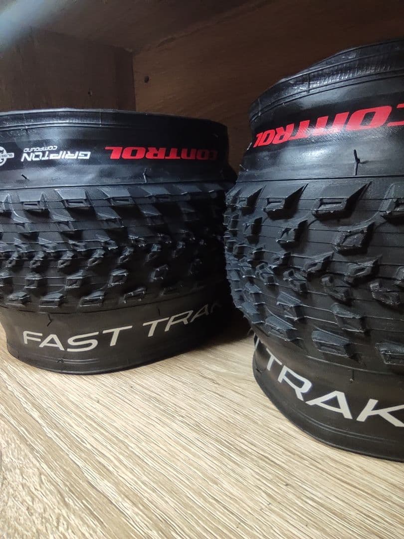 タイヤ 26 x 2.1 MTB