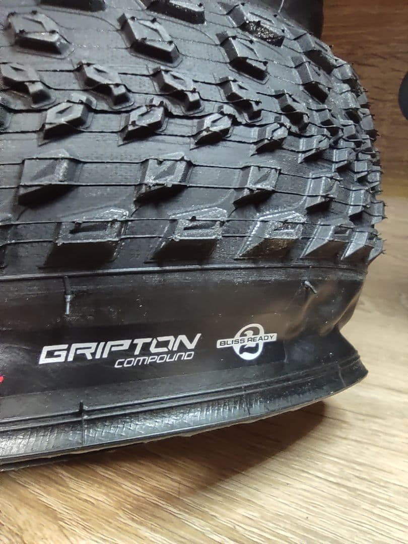タイヤ 26 x 2.1 MTB