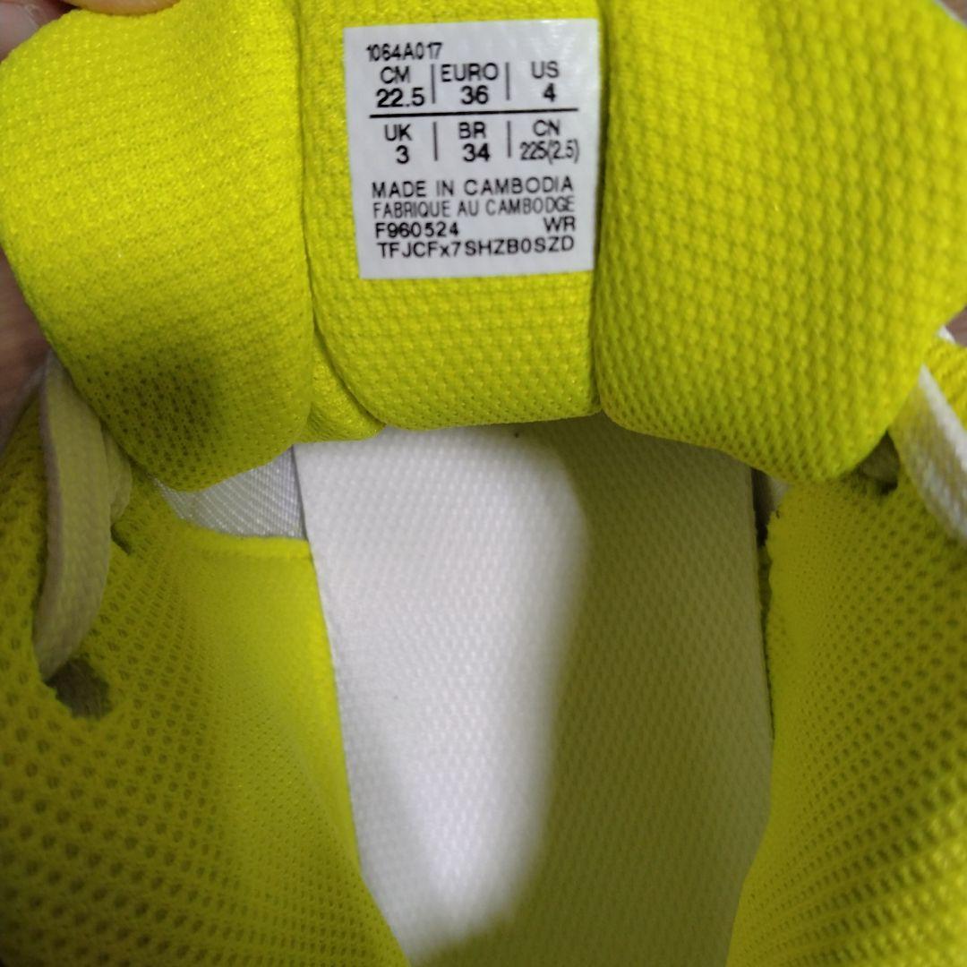 ASICS NOVA SURGE 3　22.5センチ