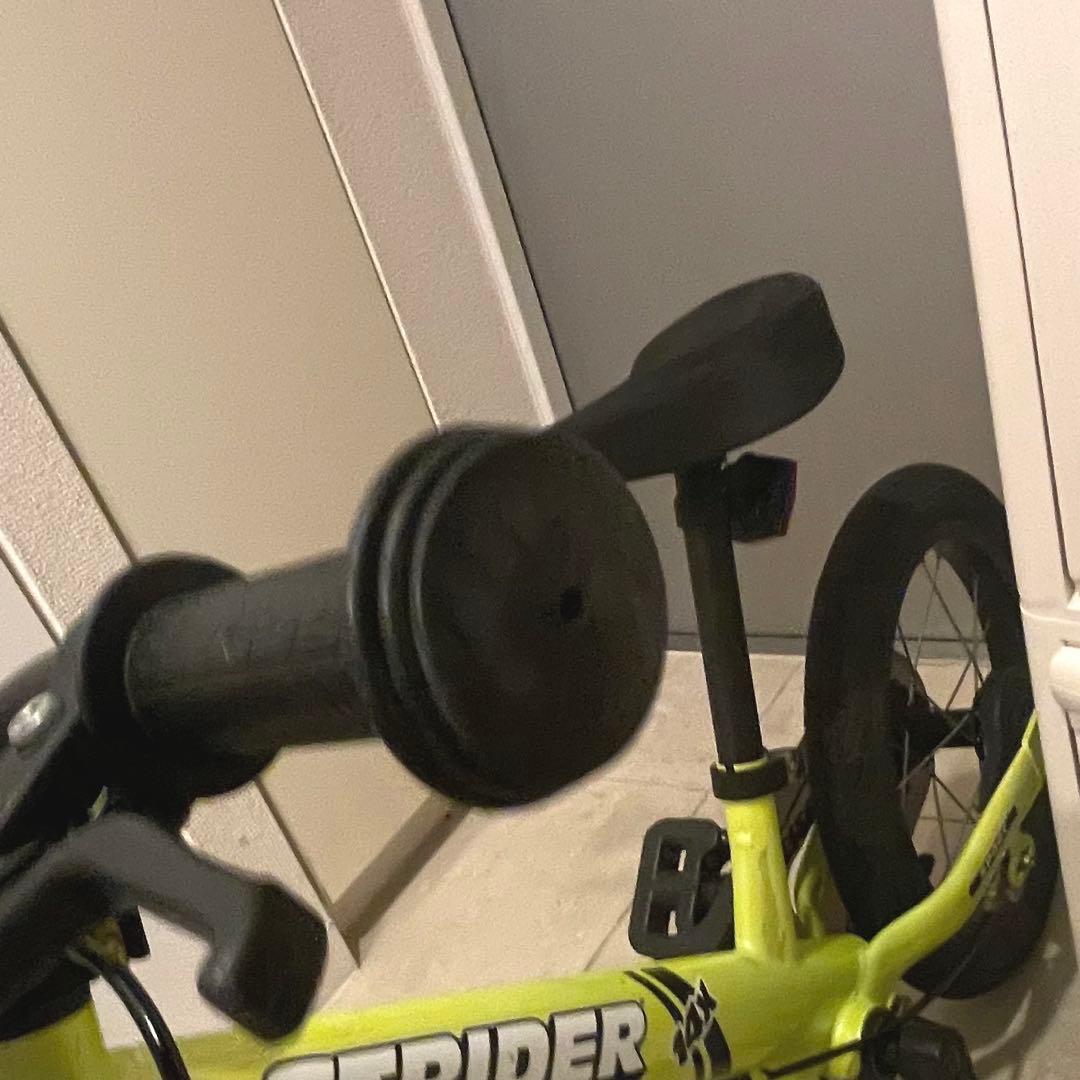 STRIDERの14X ライムイエロー