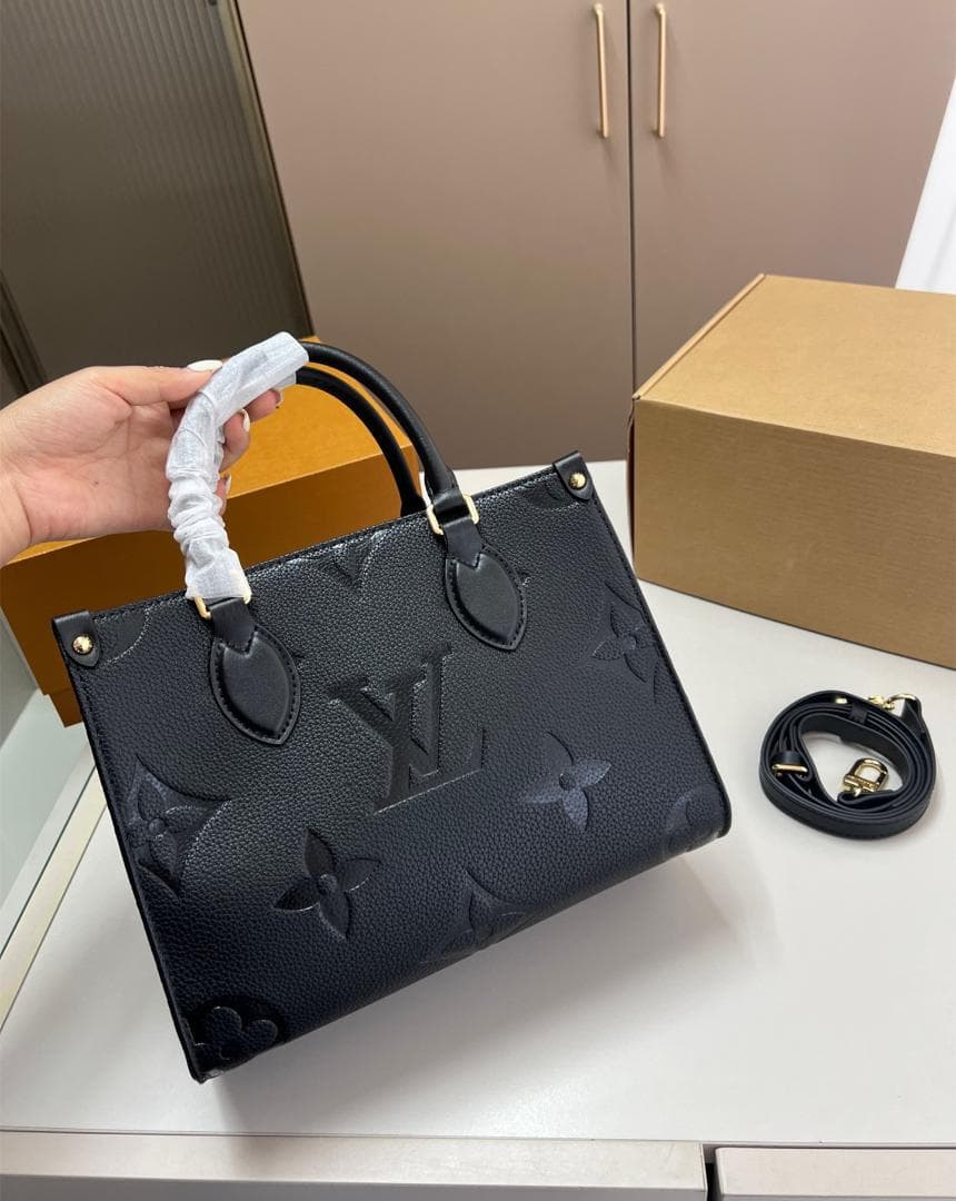 ルイヴィトン 黒のハンドバッグ 25cm