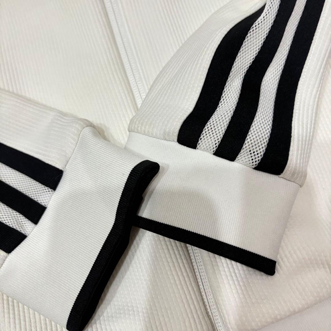 新品adidasゴルフ　スリーストライプストラックジャケット　パンチングスカート