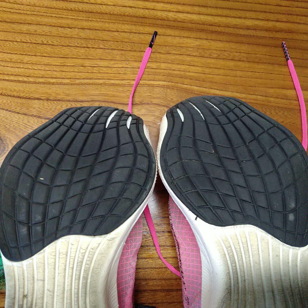 Nike 軽量ピンクスパイクシューズ