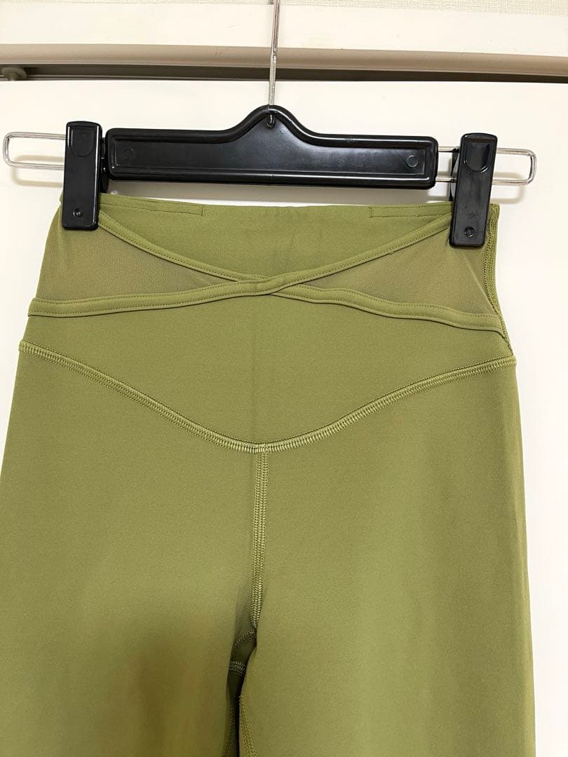 【美品】ルルレモンレギンスオリーブ