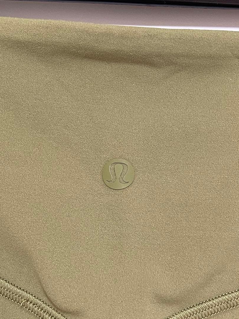 【美品】ルルレモンレギンスオリーブ