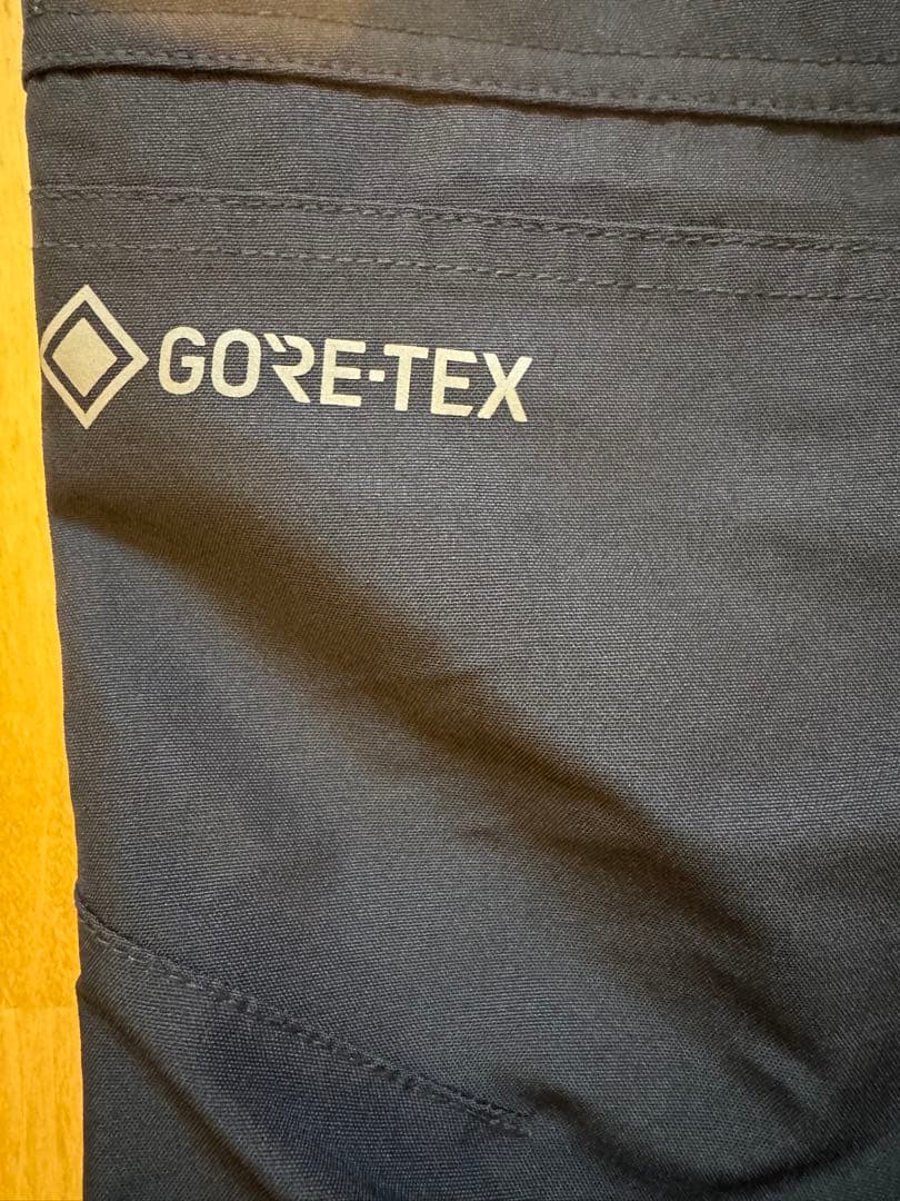 Burton GORE-TEX スノーボードパンツ ブラック　サイズＬ